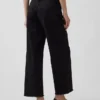 Jeans cropped a vita bassa e dal taglio morbido