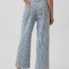 Jeans cropped a vita bassa e dal taglio morbido