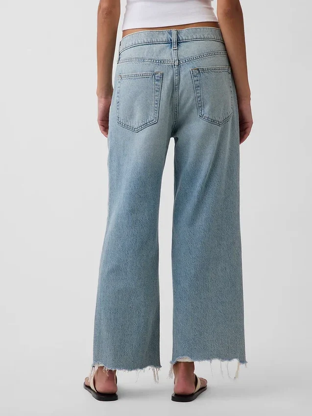 Jeans cropped a vita bassa e dal taglio morbido