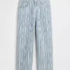 Jeans cropped a vita bassa e dal taglio morbido