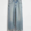 Jeans cropped a vita bassa e dal taglio morbido
