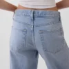 Jeans cropped a vita bassa e dal taglio morbido