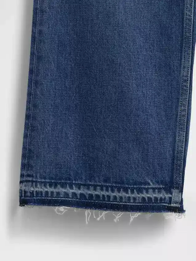 Jeans cropped a vita bassa e dal taglio morbido