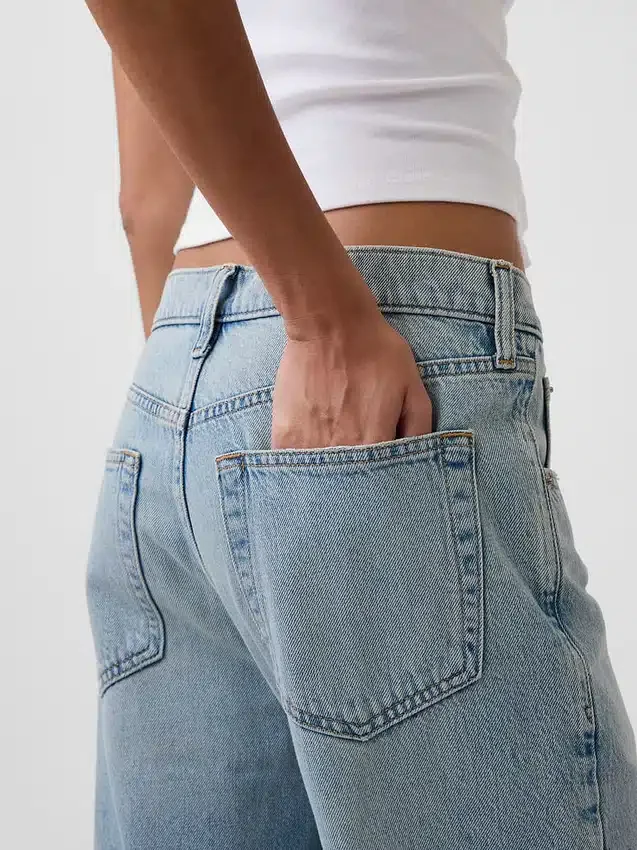 Jeans cropped a vita bassa e dal taglio morbido