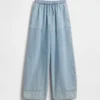 Jeans da bambino a vita alta dal taglio comodo