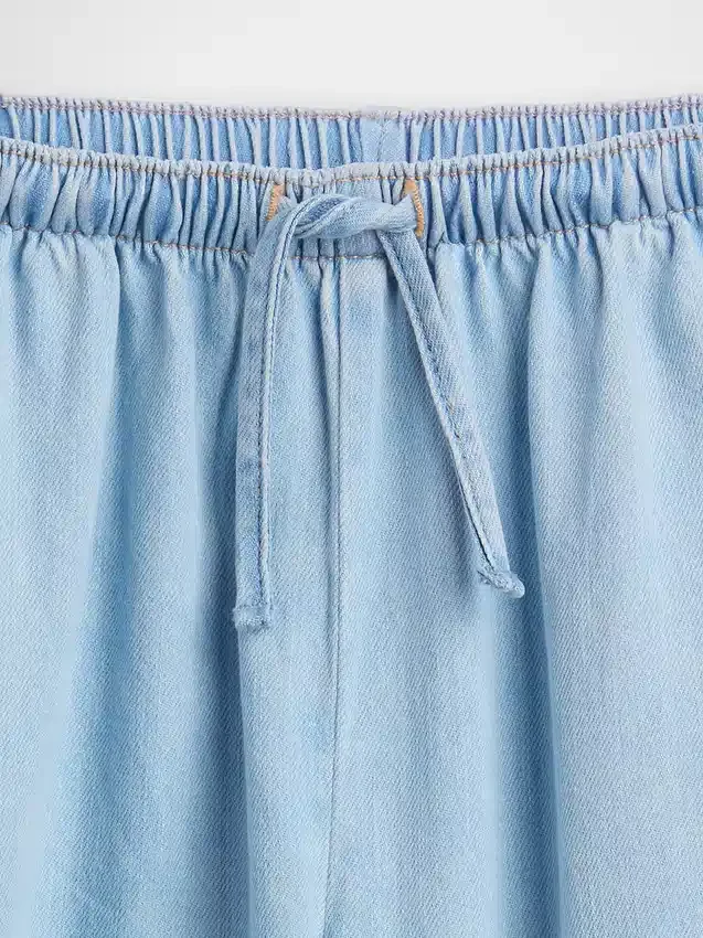 Jeans da bambino a vita alta dal taglio comodo