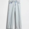 Jeans da bambino a vita alta, gamba larga e lunghezza alla caviglia