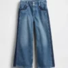 Jeans da bambino a vita alta, gamba larga e lunghezza alla caviglia