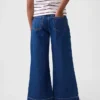 Jeans da bambino a vita alta, gamba larga e lunghezza alla caviglia
