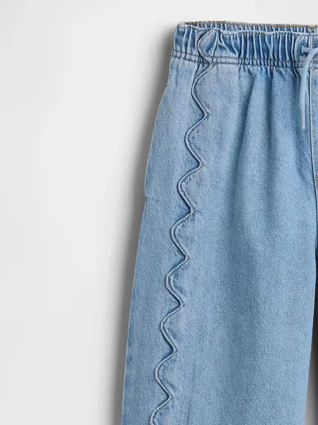 Jeans da bambino a vita alta, gamba larga e lunghezza alla caviglia