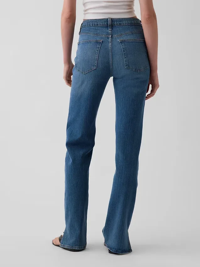 Jeans dritti dal taglio rilassato a vita media con orlo asimmetrico