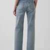 Jeans dritti dal taglio rilassato con micro cintura e vita media