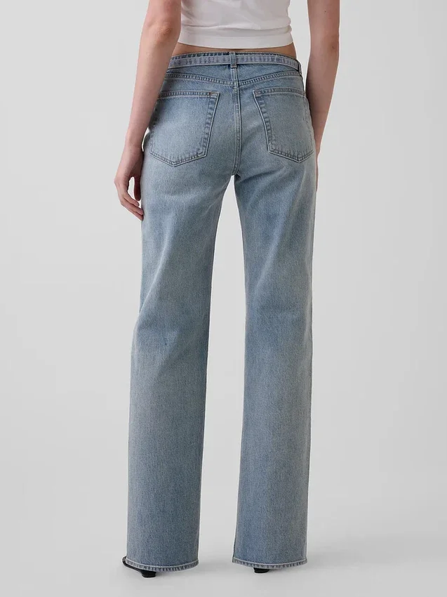 Jeans dritti dal taglio rilassato con micro cintura e vita media