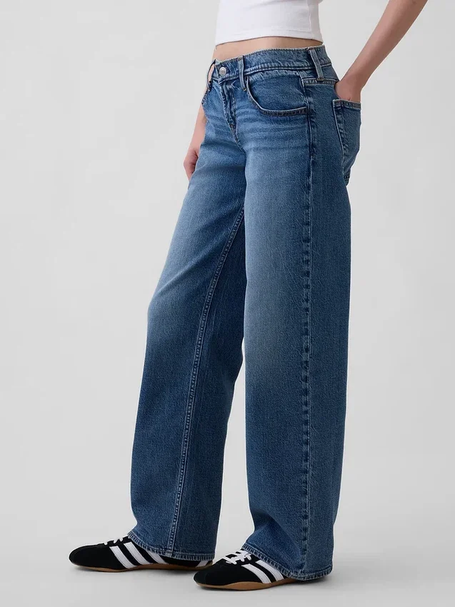 Jeans larghi a vita bassissima in stile anni ’90