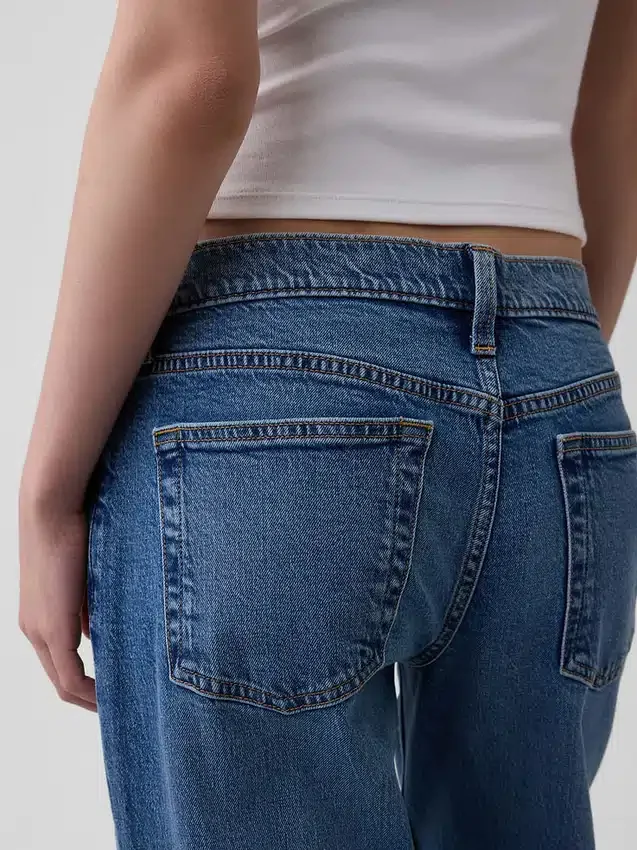 Jeans larghi a vita bassissima in stile anni ’90