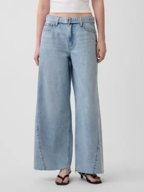 Jeans larghi a vita media con cintura