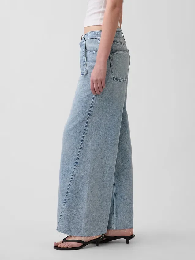 Jeans larghi a vita media con cintura