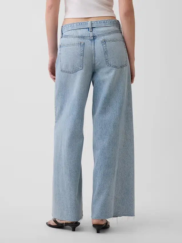 Jeans larghi a vita media con cintura