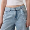 Jeans larghi a vita media con cintura