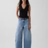 Jeans larghi a vita media con gamba affusolata