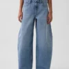 Jeans larghi a vita media con gamba affusolata