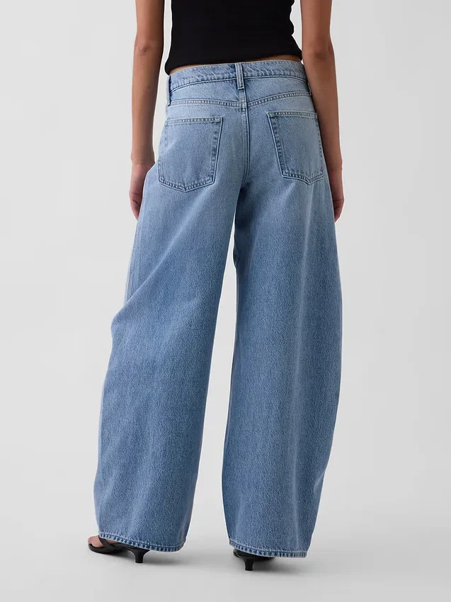 Jeans larghi a vita media con gamba affusolata