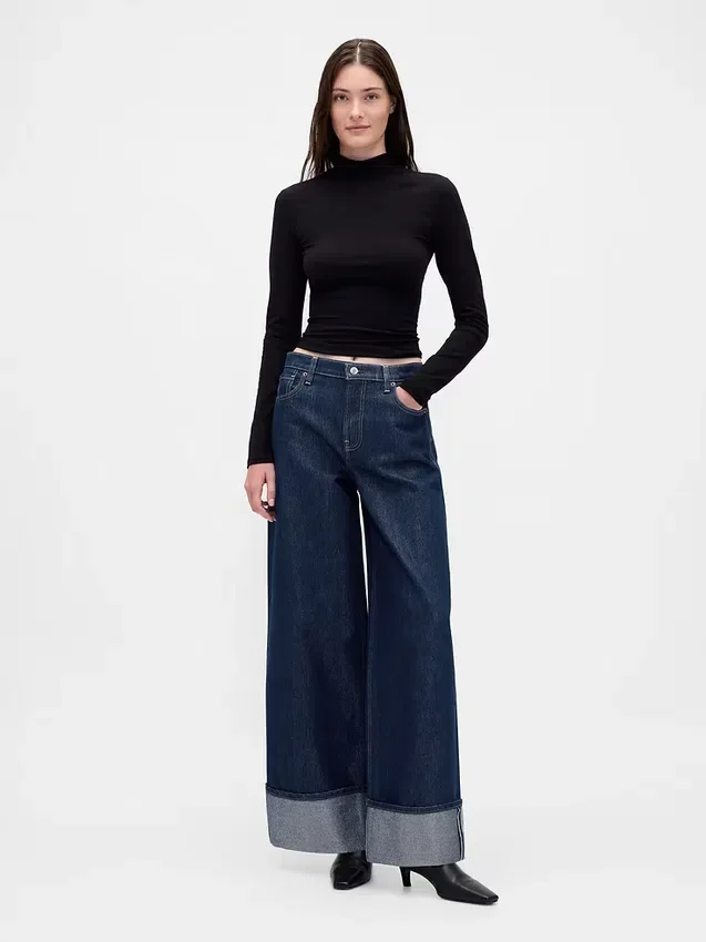 Jeans larghi a vita media con risvolto metallizzato