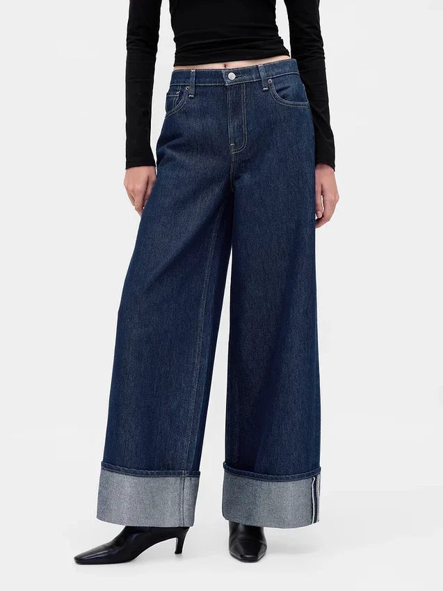 Jeans larghi a vita media con risvolto metallizzato