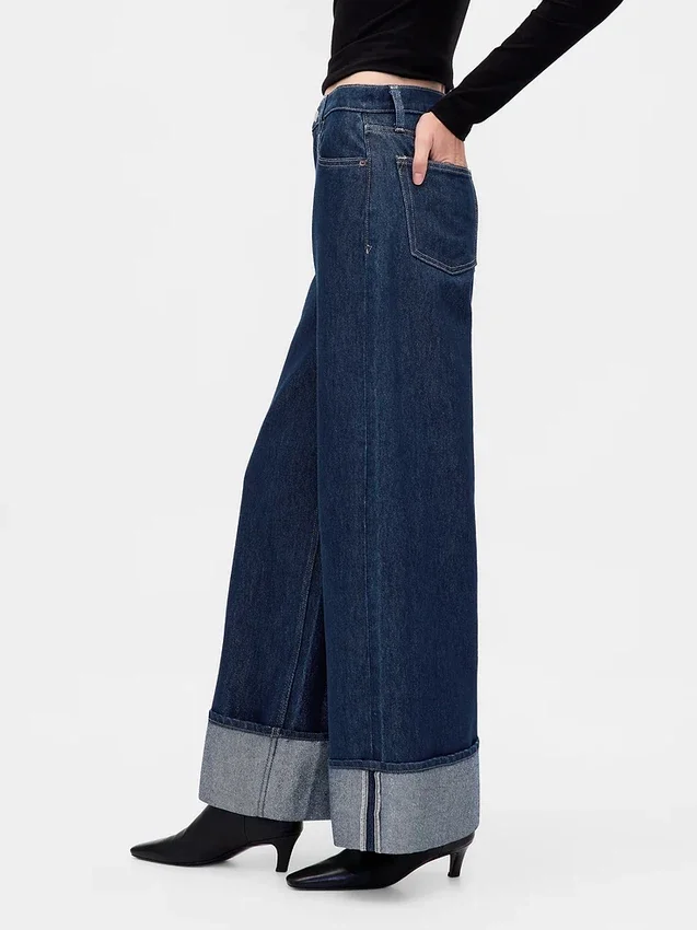 Jeans larghi a vita media con risvolto metallizzato