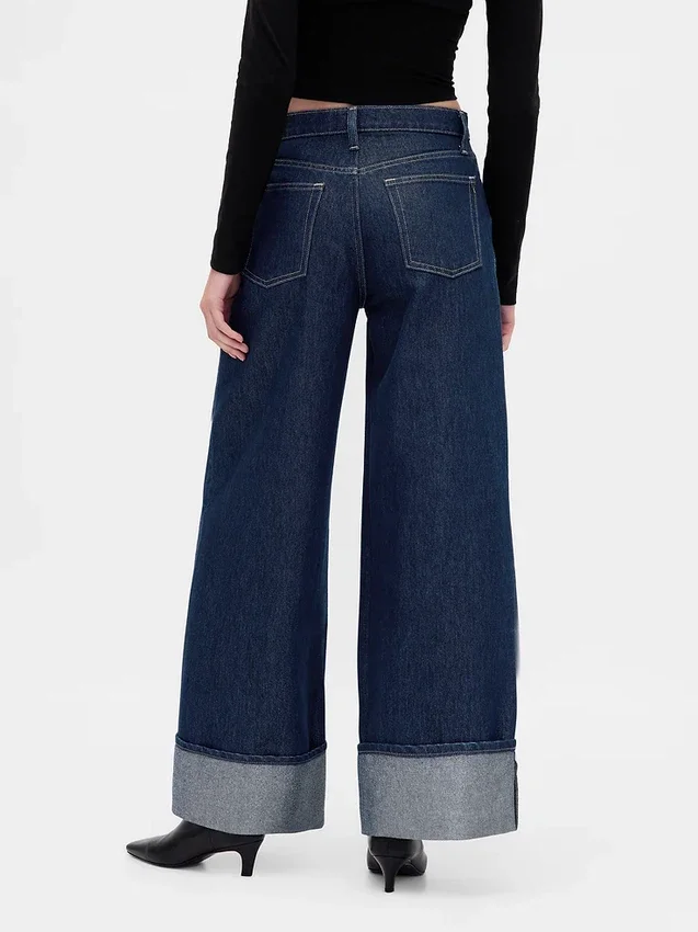 Jeans larghi a vita media con risvolto metallizzato