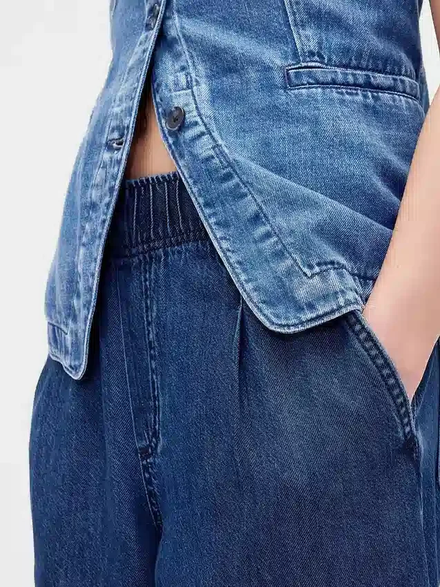Jeans larghi a vita media, morbidissimi e con pieghe