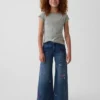 Jeans larghi da bambino a vita bassa con ricami
