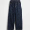 Jeans larghi da bambino in stile mimetico