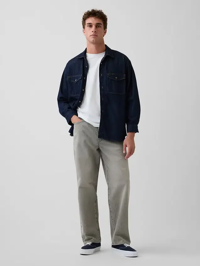Jeans larghi e rigidi