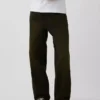 Jeans larghi e rigidi
