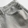 Jeans larghi e rigidi