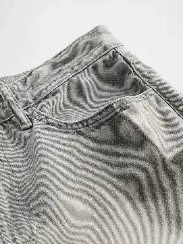 Jeans larghi e rigidi