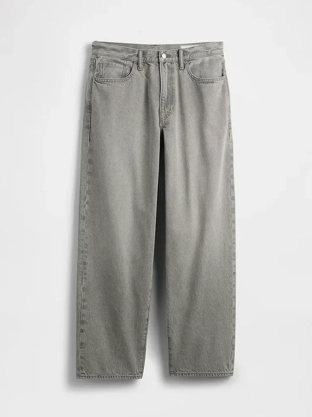 Jeans larghi e rigidi
