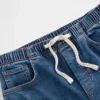 Jeans larghi in denim lavorato a maglia a vita media