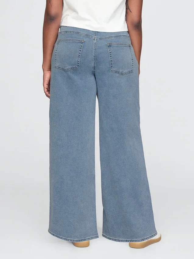 Jeans larghi in maglia a vita media