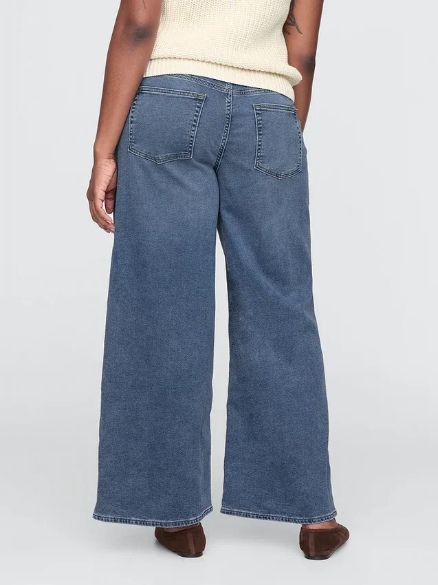 Jeans larghi in maglia a vita media