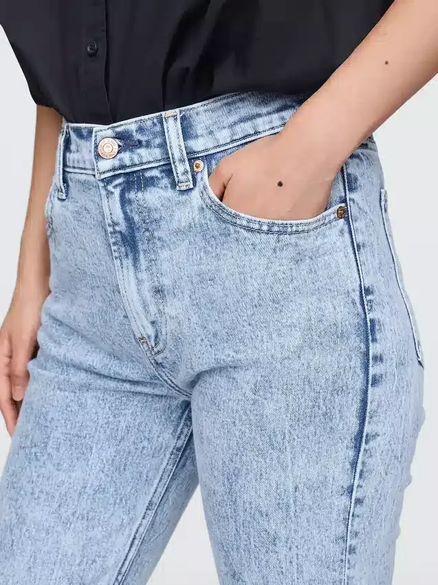 Jeans slim a gamba dritta a vita alta in stile anni ’90