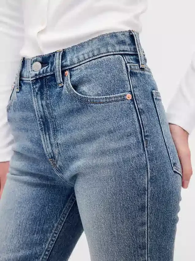 Jeans slim a gamba dritta a vita alta in stile anni ’90