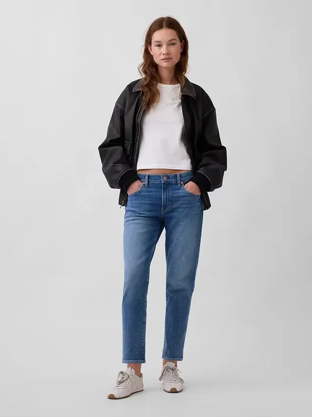 Jeans slim a vita media con gamba affusolata