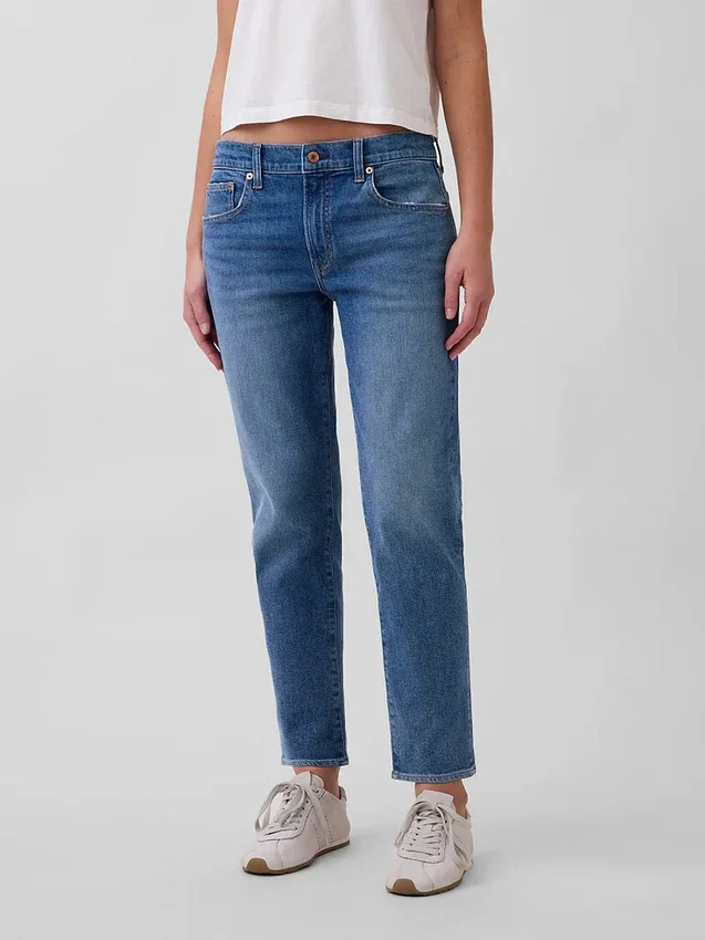 Jeans slim a vita media con gamba affusolata