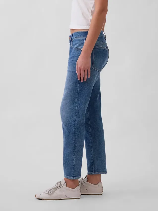 Jeans slim a vita media con gamba affusolata