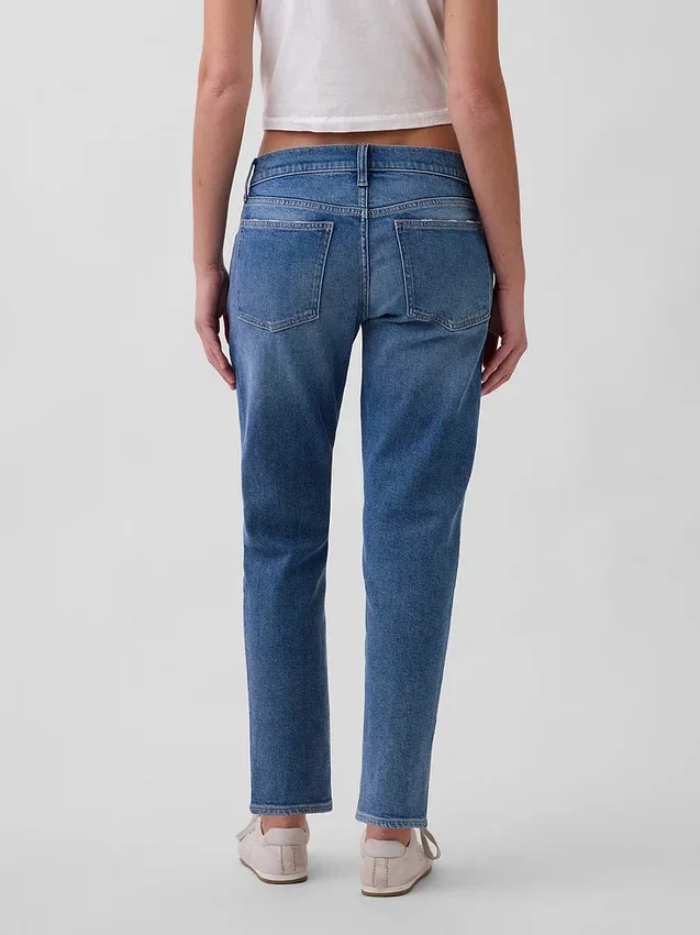 Jeans slim a vita media con gamba affusolata