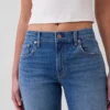 Jeans slim a vita media con gamba affusolata