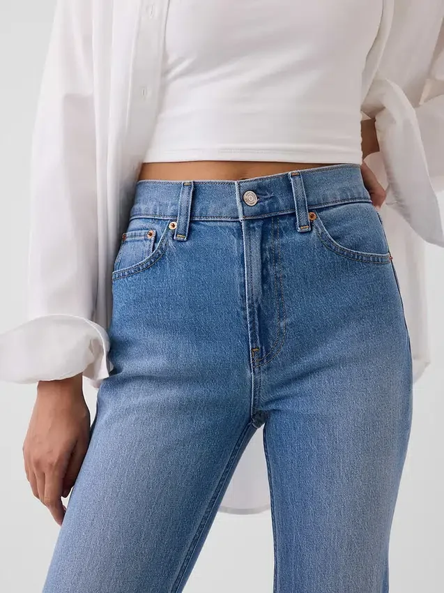 Jeans slim dritti a vita alta con risvolto in stile anni '90