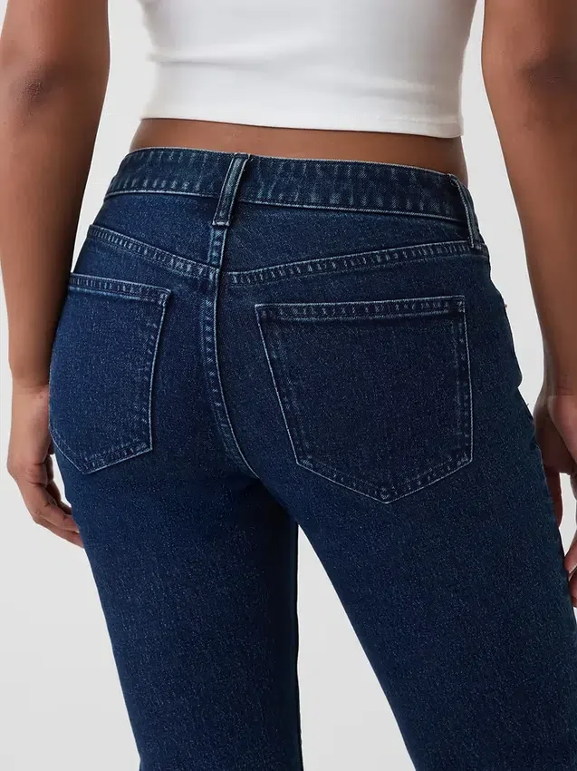 Jeans slim dritti a vita bassa in stile anni '90 per forme sinuose